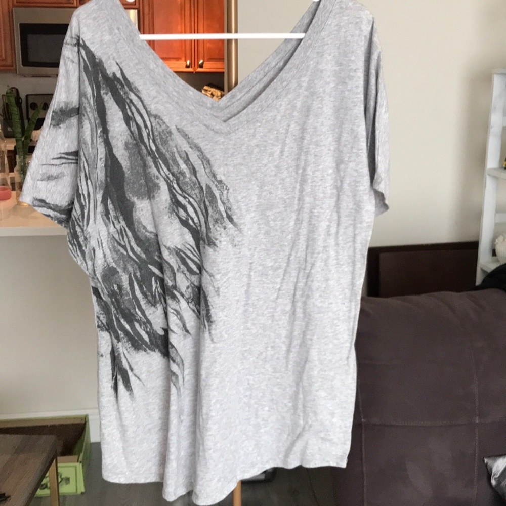 T-shirt with tiger stripe design